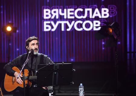 «Давние обиды»: Шахназаров осудил Хельсинки за перенос концерта Бутусова
