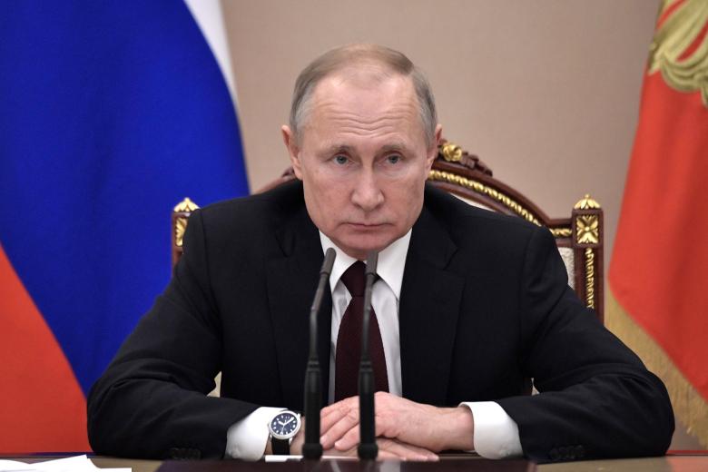 Владимир Путин на совещании с членами правительства