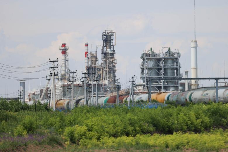 Вид на Новошахтинский нефтеперерабатывающий завод. Ростовская область. Россия