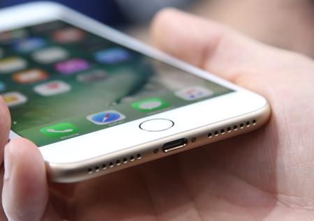 Новые iPhone удивят цветовой гаммой и большими экранами