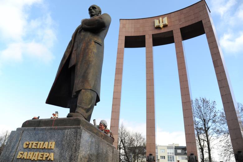 Памятник Степану Бандере в Львове