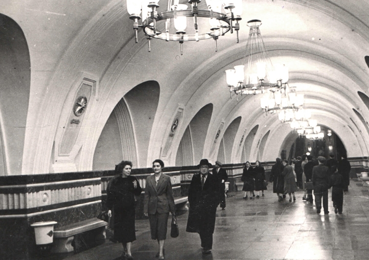 Вестибюль станции «Фрунзенская», 1957 год
