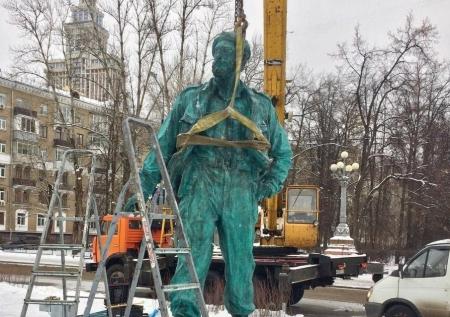 В Москве начали монтаж памятника Фиделю Кастро
