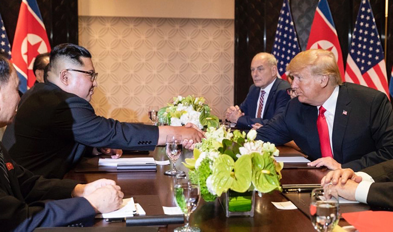 Джон Келли на встрече президента Трампа и лидера КНДР Ким Чен Ына