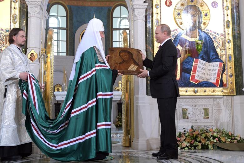 Владимир Путин преподнёс в дар храму Воскресения Христова и Новомучеников и Исповедников Церкви Русской икону Иоанна Предтечи XIX века