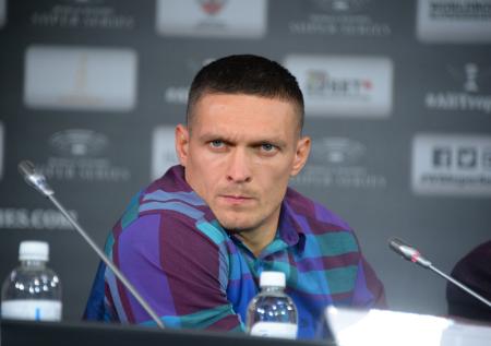Усик станцевал перед боем с Чисорой