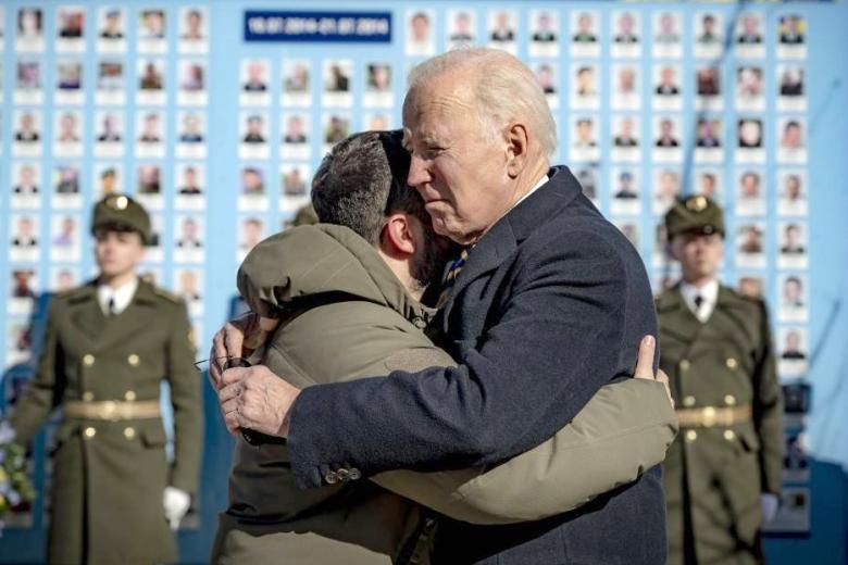Владимир Зеленский и Джо Байден во время встречи в Киеве