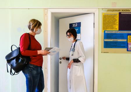 Врач рассказал, к чему приведёт приостановка плановой медицинской помощи