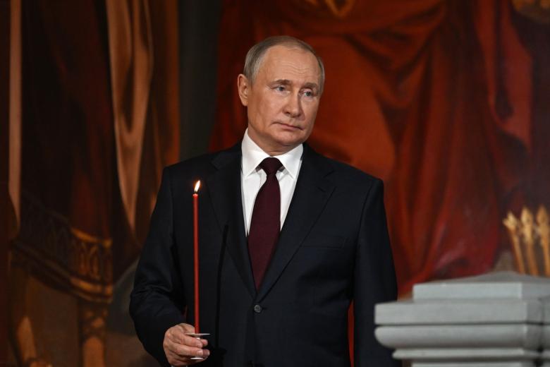 Президент России Владимир Путин на пасхальном богослужении в храме Христа Спасителя