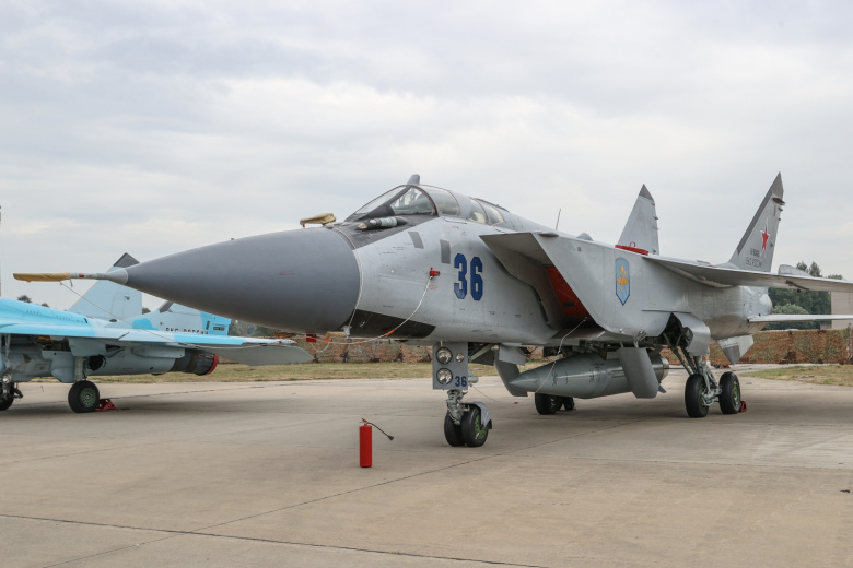 Истребитель-перехватчик МиГ-31К с гиперзвуковым авиационным ракетным комплексом «Кинжал»