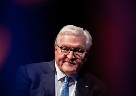 Штайнмайер: Германию ждут сложные времена из-за антироссийских санкций