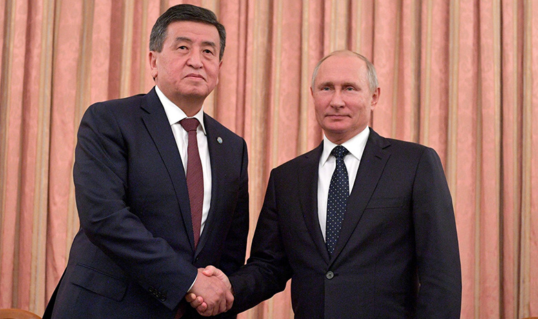 Президент Киргизии Сооронбай Жээнбеков и президент РФ Владимир Путин