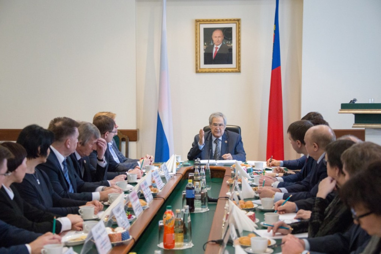Губернатор Кемеровской области Аман Тулеев
