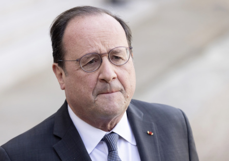 Предложившего помощь Зеленскому Олланда обвинили в срыве Минских соглашений