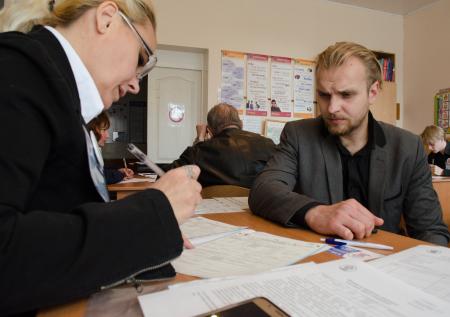 Социолог объяснил, почему не стоит безоговорочно доверять опросам