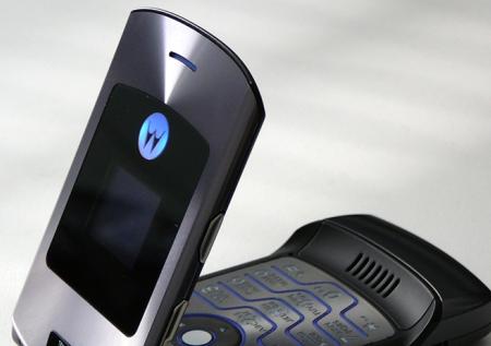 В сети обнаружили патент на складной смартфон Motorola