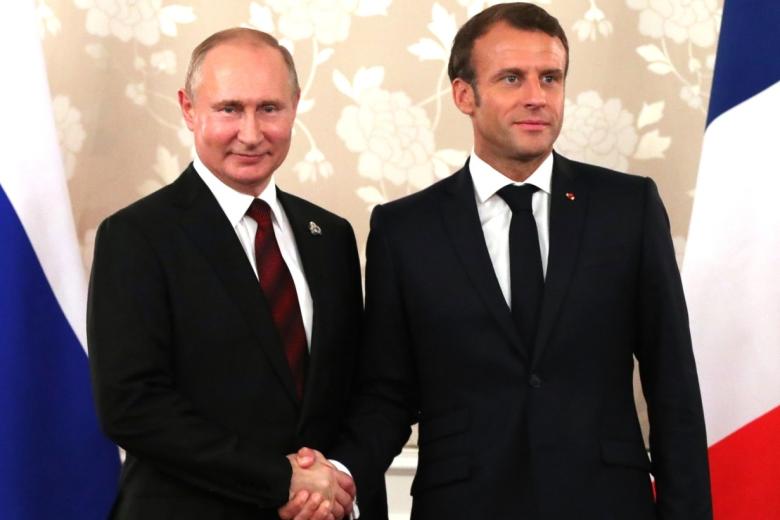 Президент России Владимир Путин с Эммануэлем Макроном