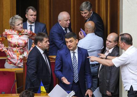 Депутаты Верховной рады назвали предательством решения по Донбассу