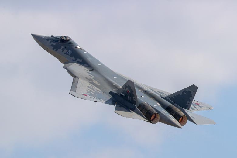 Истребитель пятого поколения Су-57