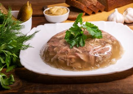 Диетолог рассказала, какая приправа лучше раскроет вкус холодца