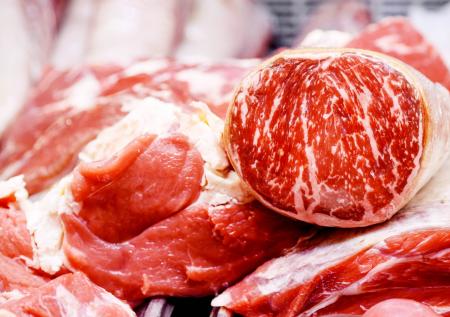 Как разморозить мясо, если гости уже на пороге? Три проверенных способа