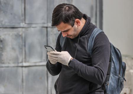 Эксперт рассказал о причинах выключения телефона во время разговора