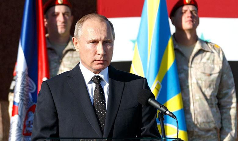 Президент РФ Владимир Путин во время посещения авиабазы Хмеймим в Сирии