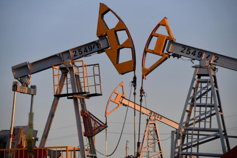Нефтяные качалки неподалеку от Ямашинского сельского поселения Альметьевском районе Республики Татарстан