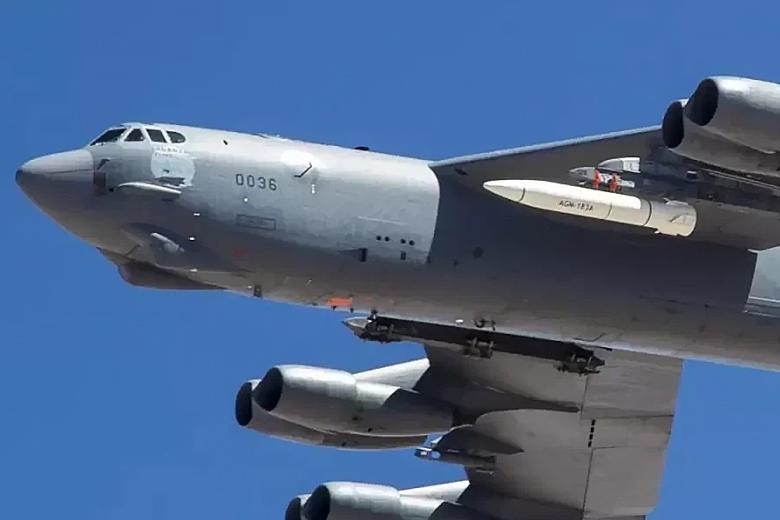 Прототип AGM-183ARRW на борту B-52