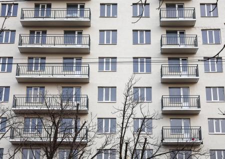 Многоженец Сухов рассказал, почему его семья живет в трешке