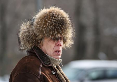 Россиян призвали не снимать шапки раньше времени