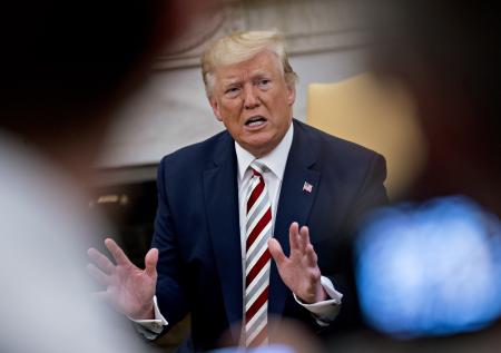 Трамп сообщил о возобновлении торговых консультаций с Китаем