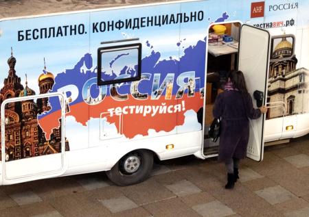 500 тысяч россиян не знают, что больны: как лечат СПИД, что с лекарствами