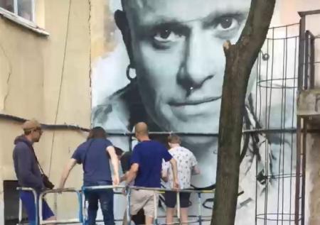 В Петербурге появилось граффити с портретом вокалиста The Prodigy
