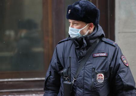 Полицейский посоветовал чаще оглядываться из-за нового метода мошенничества