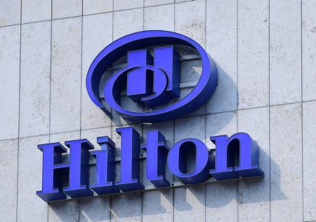 Сети отелей Hilton и Hyatt приостановят деятельность в России