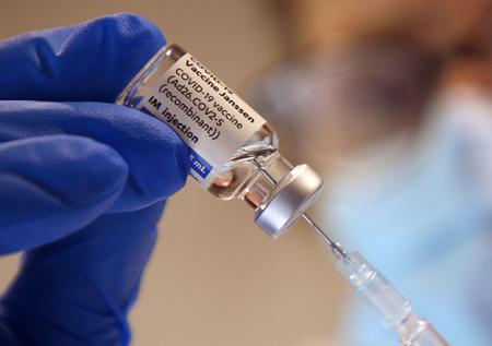 В США рекомендовали не применять вакцину Johnson & Johnson