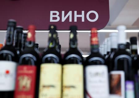 Минсельхоз поддержал идею установить минимальную долю вина России на рынке
