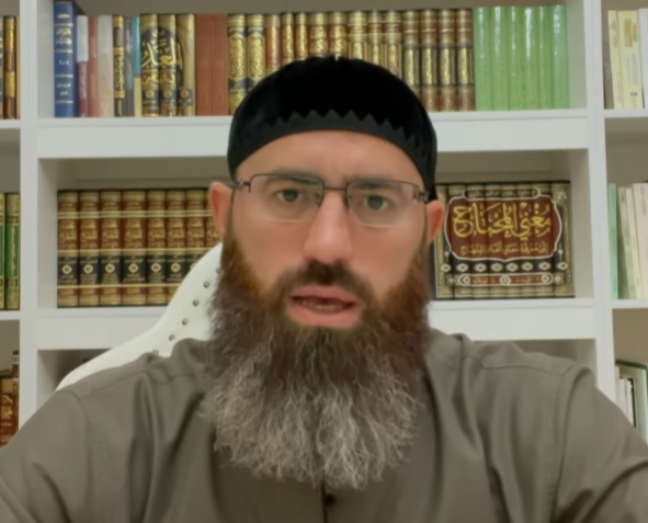 Адам Шахидов