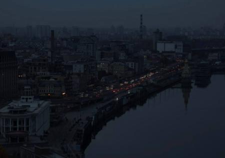 В Киеве и семи областях Украины ввели график почасового отключения света