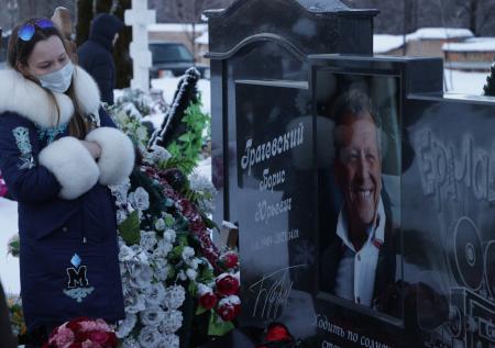 Вдова Бориса Грачевского попала в больницу после похода на кладбище