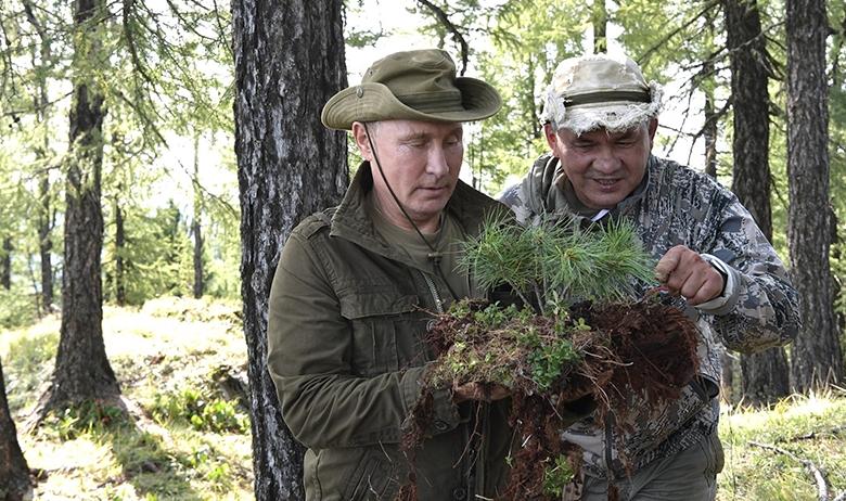 Владимир Путин с Сергеем Шойгу