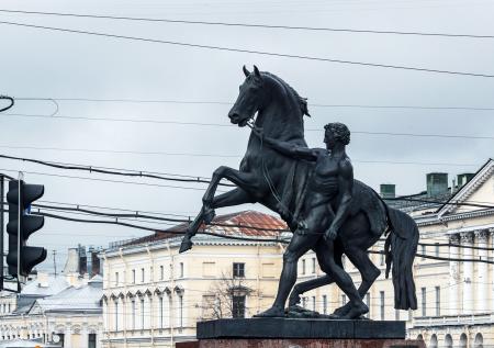 Петербург добился сокращения количества мигрантов
