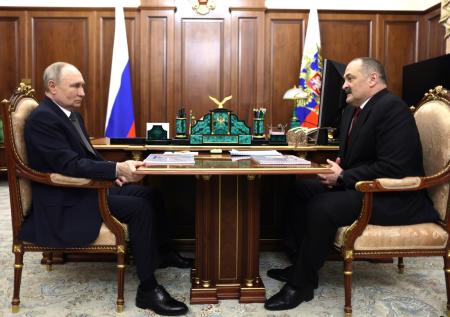 Путин поручил главе Дагестана лично заниматься помощью участникам СВО