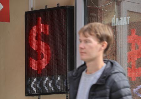 Песков заявил о постоянном процессе дедолларизации в России