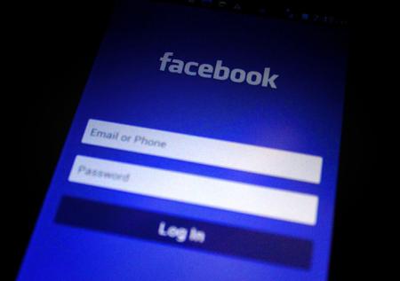 Facebook и Twitter дали 9 месяцев на локализацию данных россиян