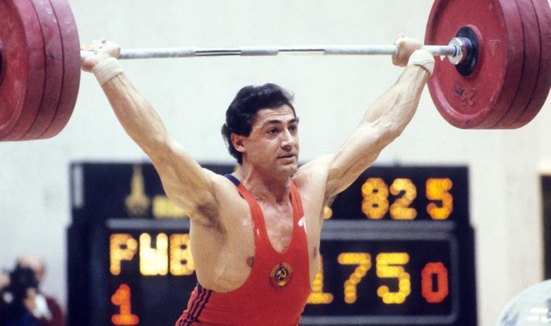 Тяжелоатлет Юрий Варданян