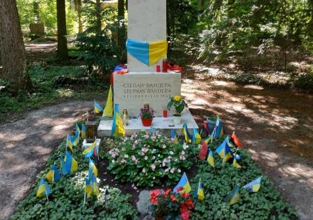 На кладбище Мюнхена осквернили могилу Степана Бандеры