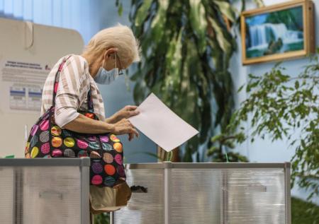 «Вычеркните, если бабушка придёт»: как во многих УИК голосовали за россиян