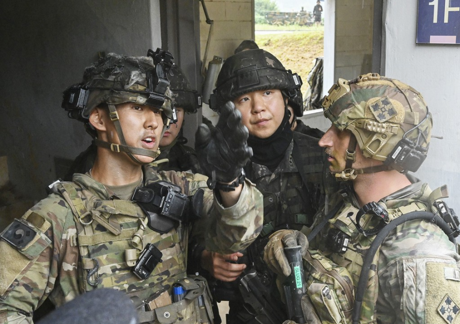 В Южной Корее расформировали командование военным положением